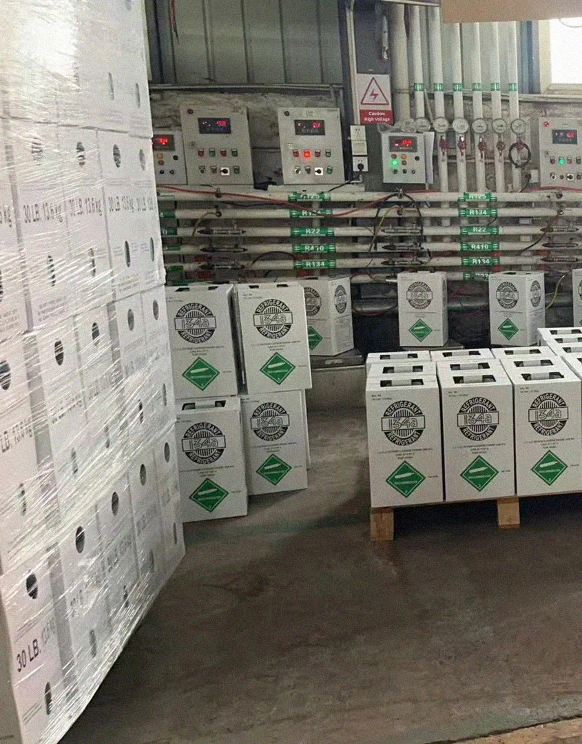 R134a refrigerant 30lb cylinders bulk supply in warehouse with professional filling line and large inventory available in the United States